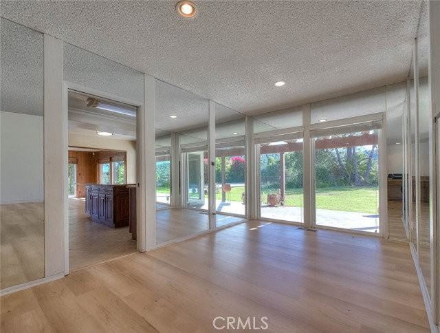 16612 Park Lane Cir - Photo 2 of 8