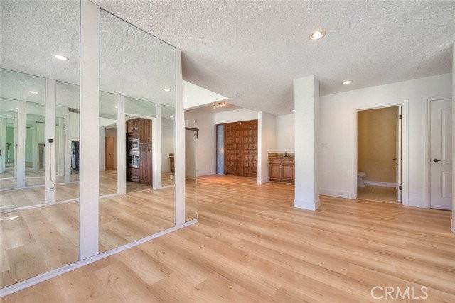 16612 Park Lane Cir - Photo 4 of 8