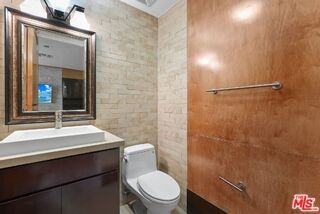 1743 S Barrington Ave - Photo 6 of 8