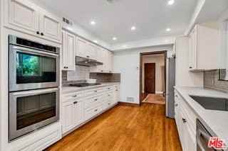 701 N Sierra Dr - Photo 3 of 8