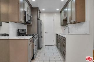 9061 Keith Ave #204 - Photo 4 of 8