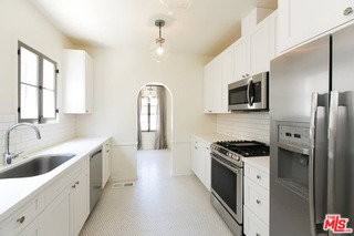 1136 S Hayworth Ave - Photo 5 of 8