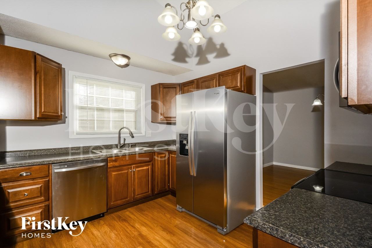 213 Hollyberry Ct - Photo 6 of 16