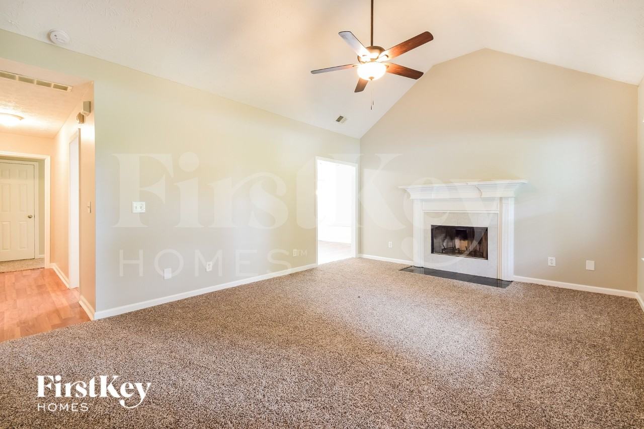 250 Berkshire Dr - Photo 4 of 16