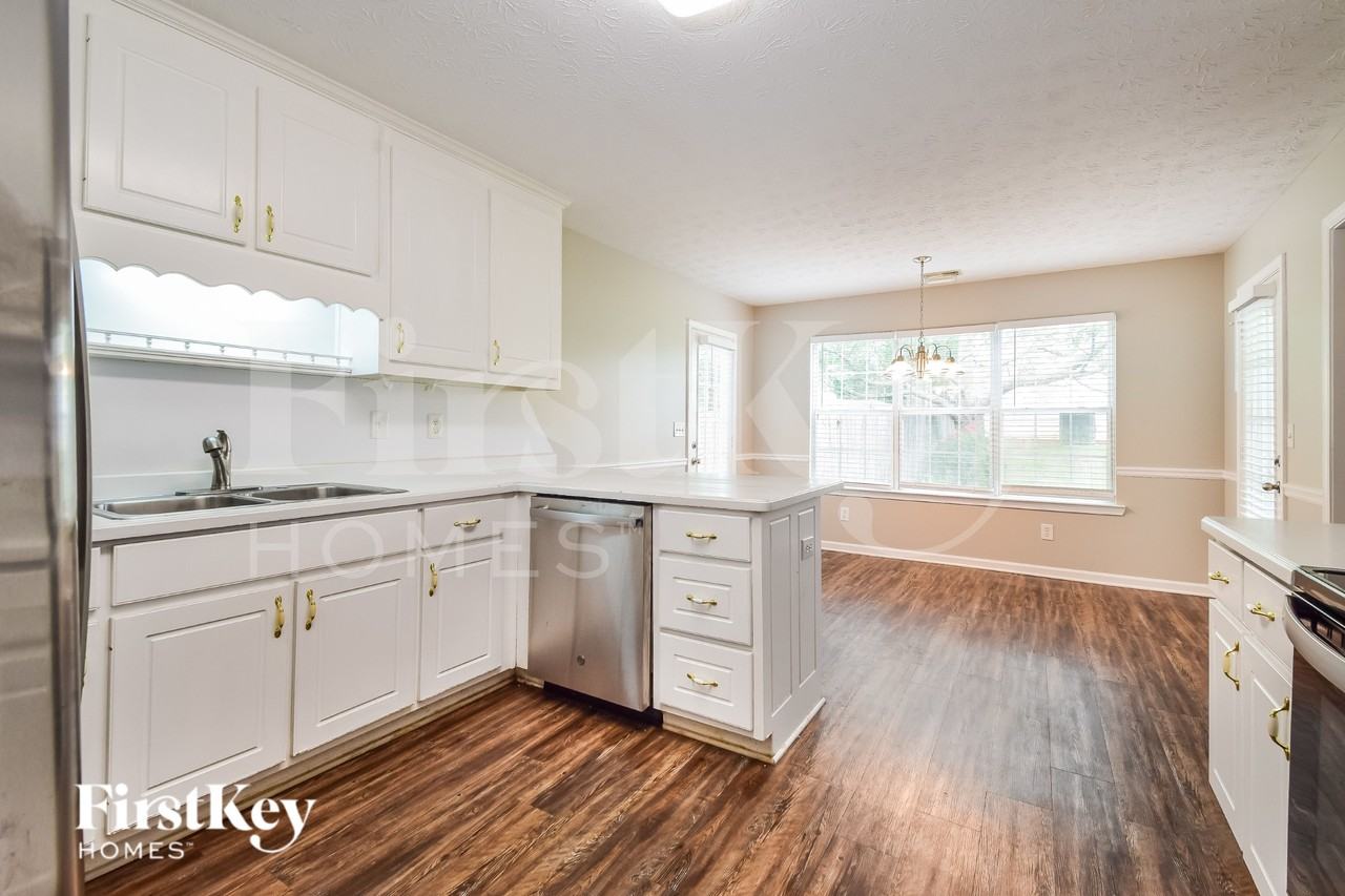 250 Berkshire Dr - Photo 5 of 16