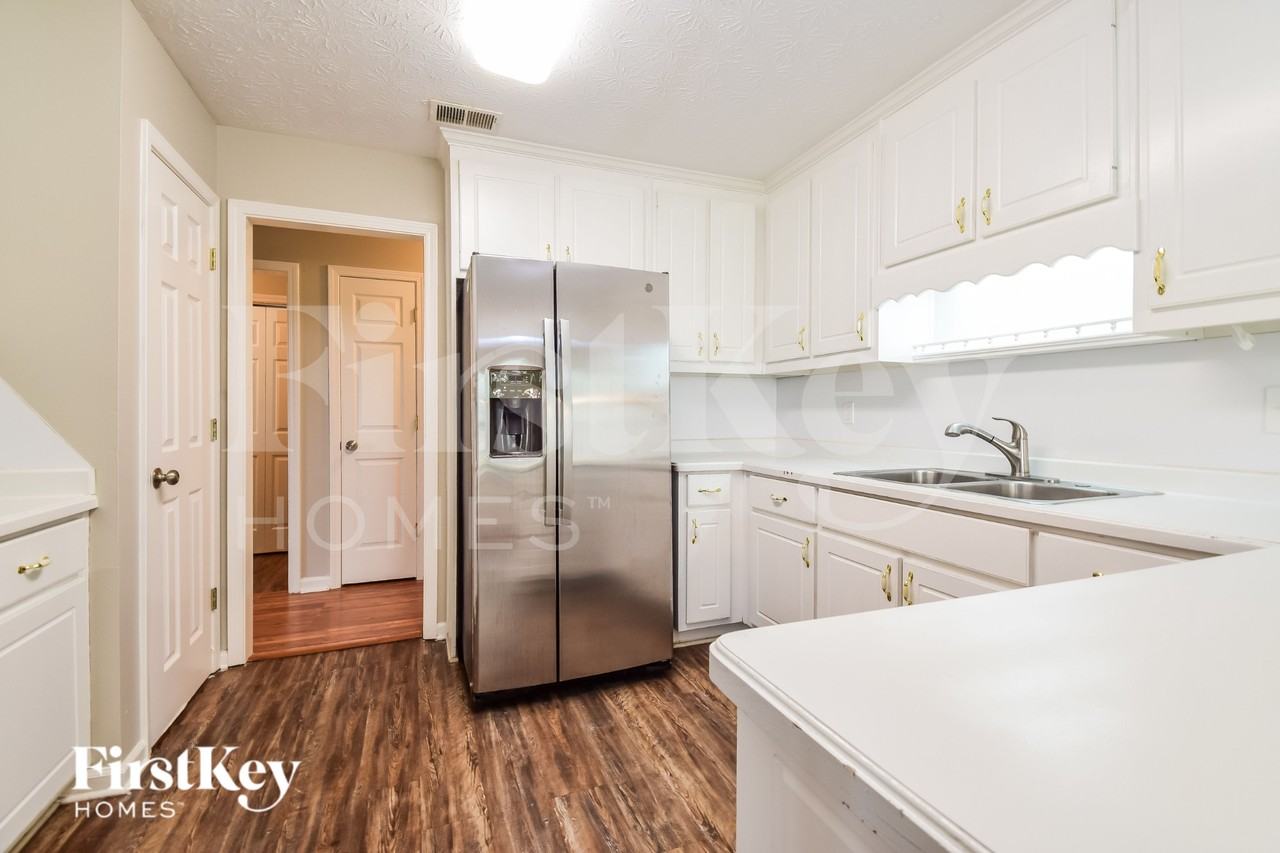 250 Berkshire Dr - Photo 7 of 16