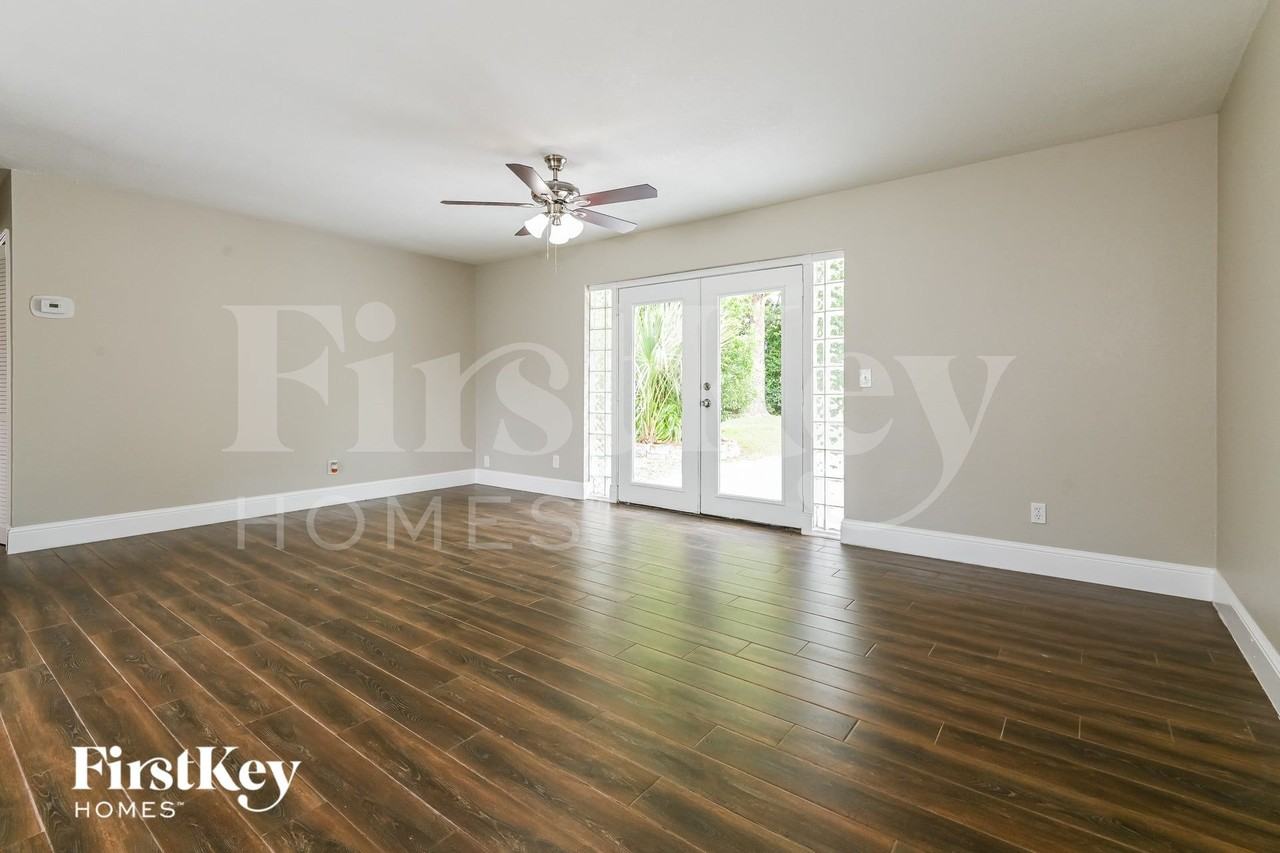 10847 Dulawan Dr - Photo 4 of 15