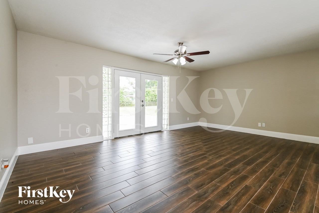 10847 Dulawan Dr - Photo 5 of 15