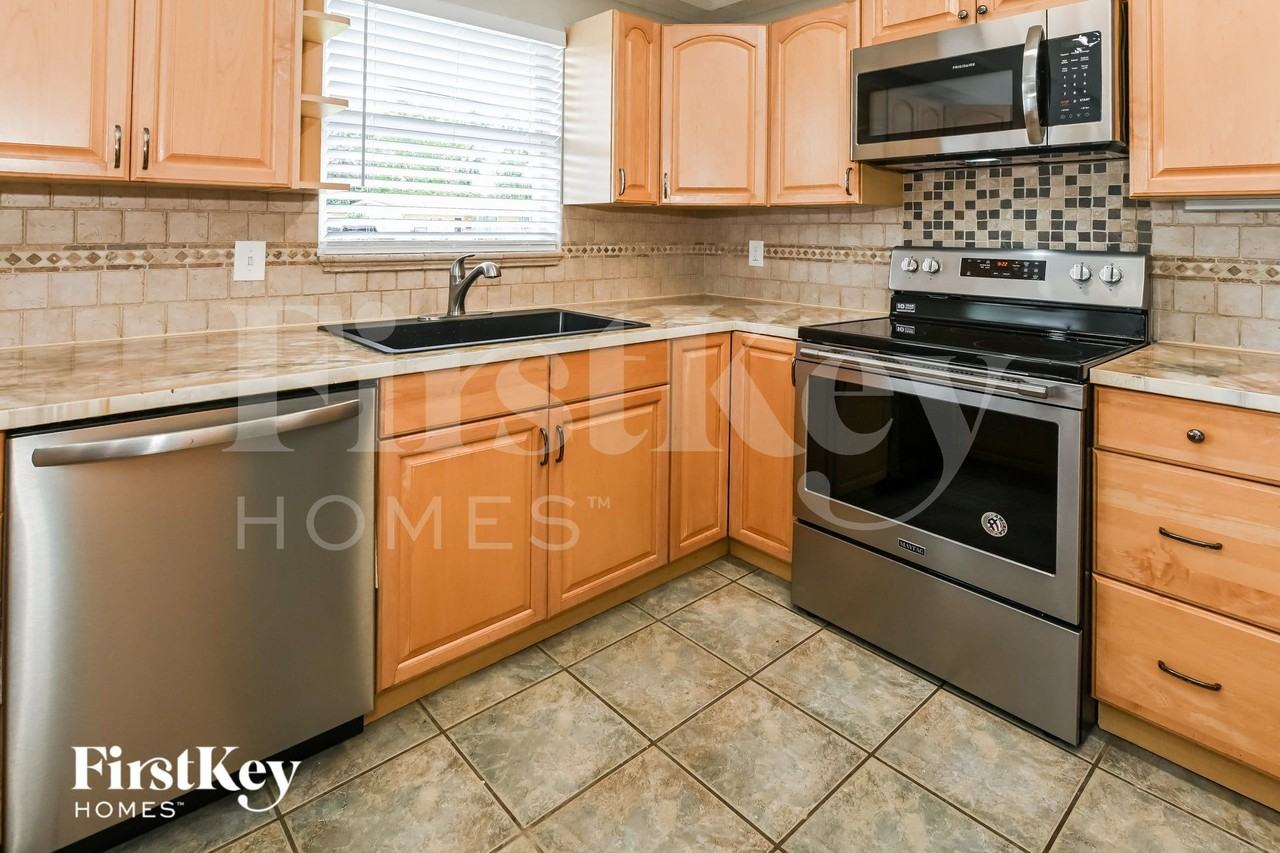10847 Dulawan Dr - Photo 7 of 15