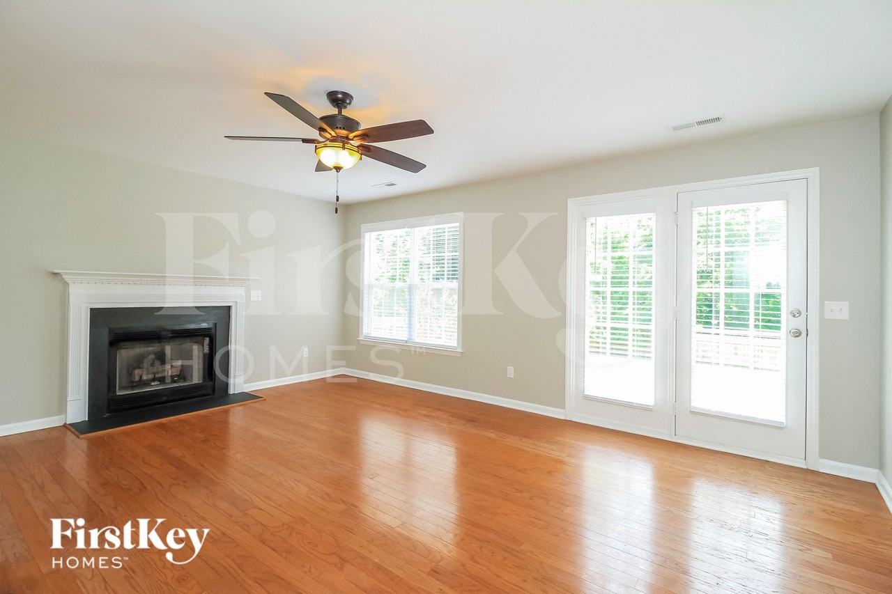 2648 Wynbrook Dr - Photo 3 of 15