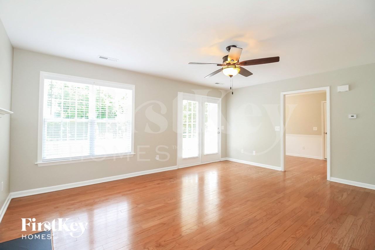 2648 Wynbrook Dr - Photo 4 of 15
