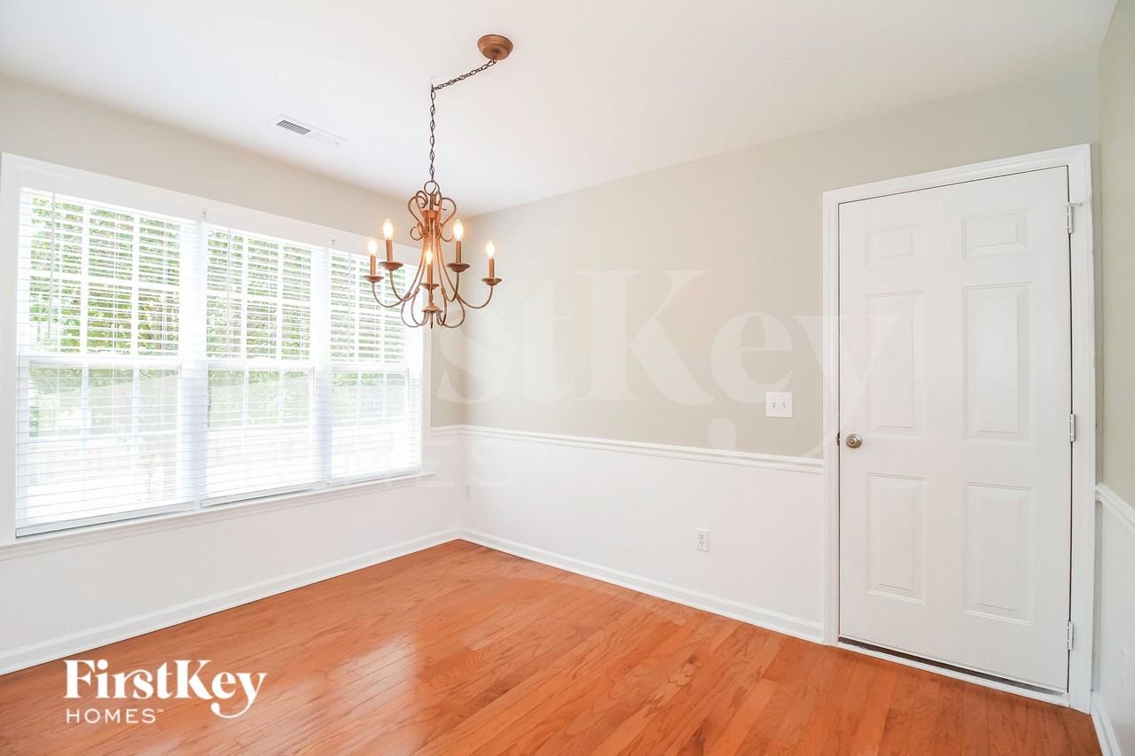 2648 Wynbrook Dr - Photo 5 of 15