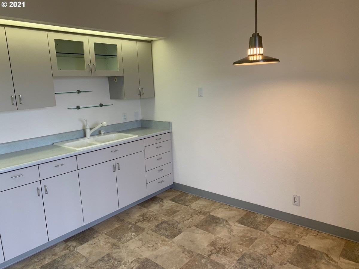 2101 E 6th St #2101 - Photo 4 of 13