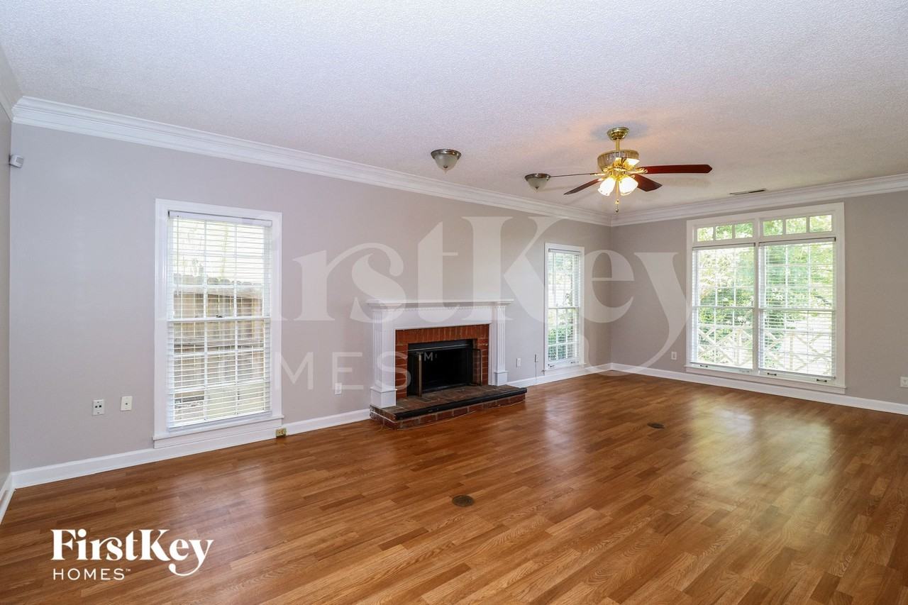 7780 Hawkcrest Dr - Photo 4 of 15
