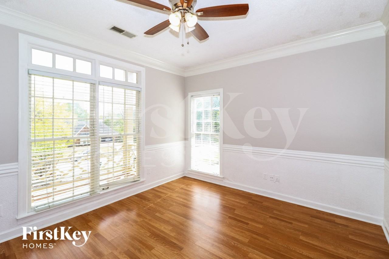 7780 Hawkcrest Dr - Photo 5 of 15