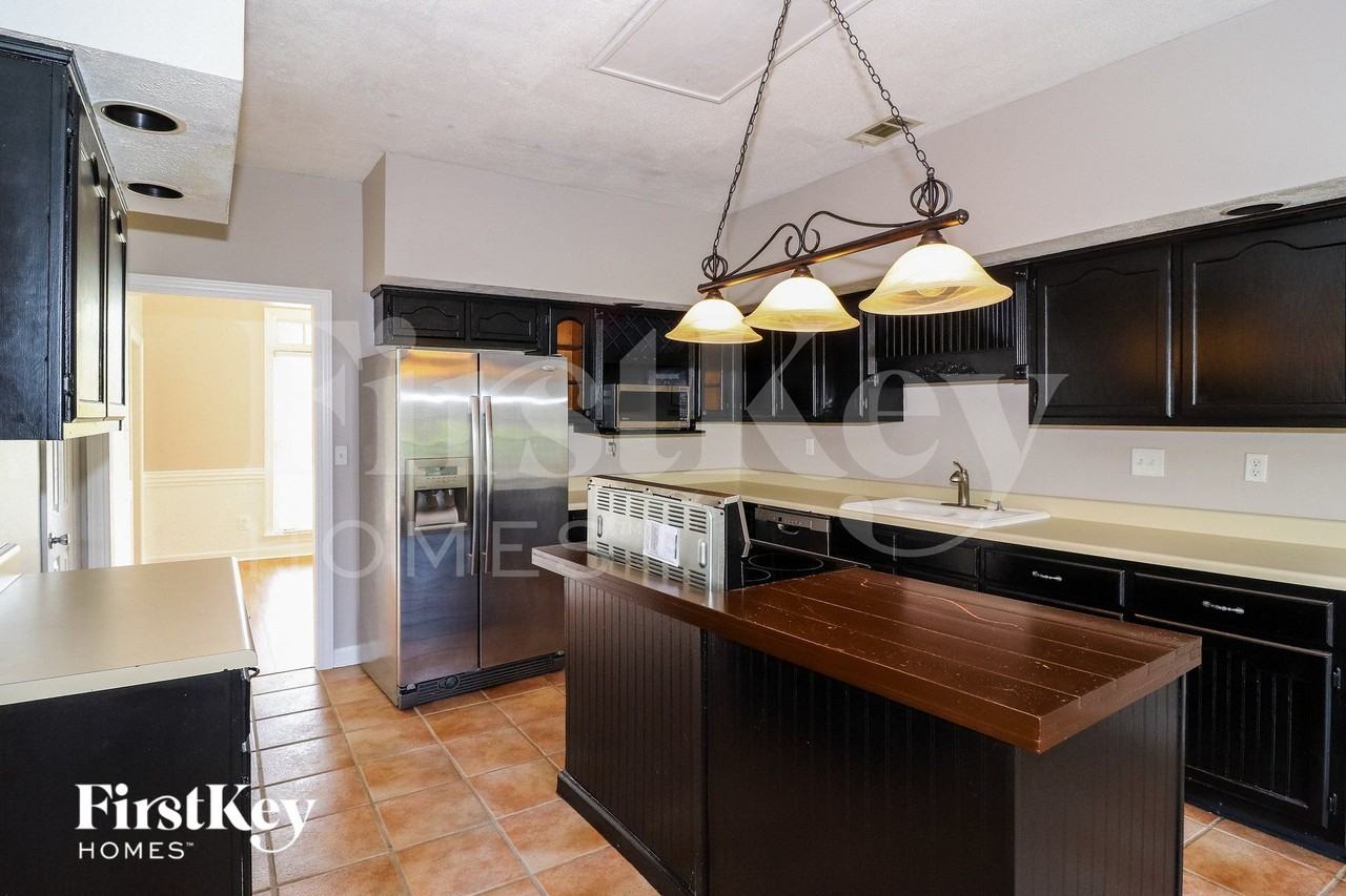 7780 Hawkcrest Dr - Photo 6 of 15