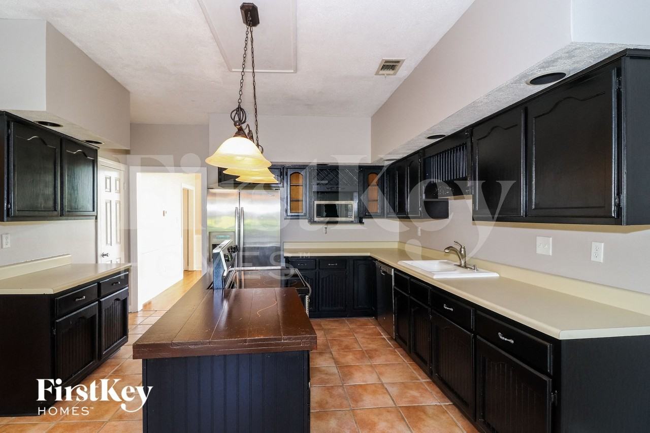 7780 Hawkcrest Dr - Photo 7 of 15