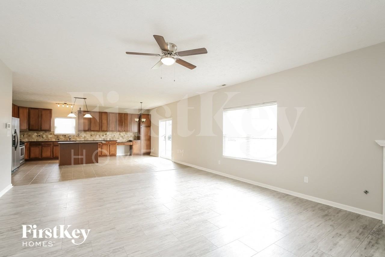 3268 Bristlecone Ct - Photo 3 of 15