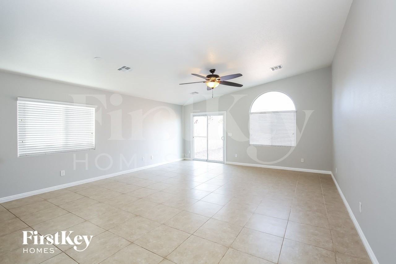 4532 Silverwind Rd - Photo 3 of 15