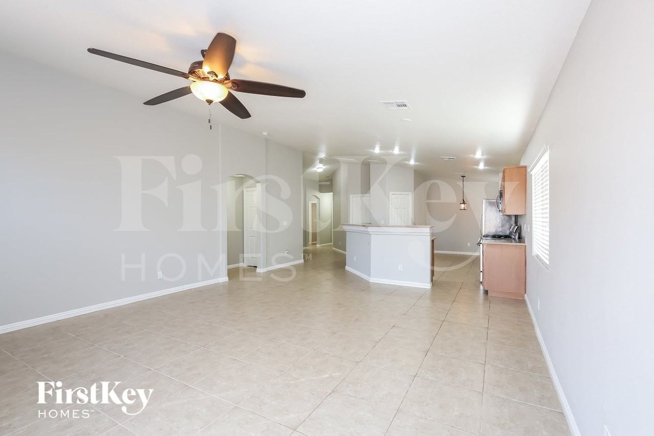 4532 Silverwind Rd - Photo 4 of 15