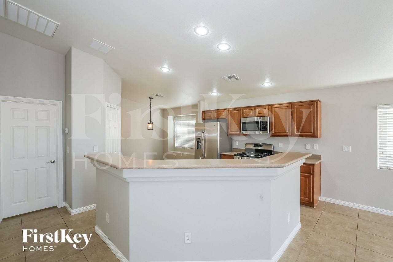 4532 Silverwind Rd - Photo 5 of 15