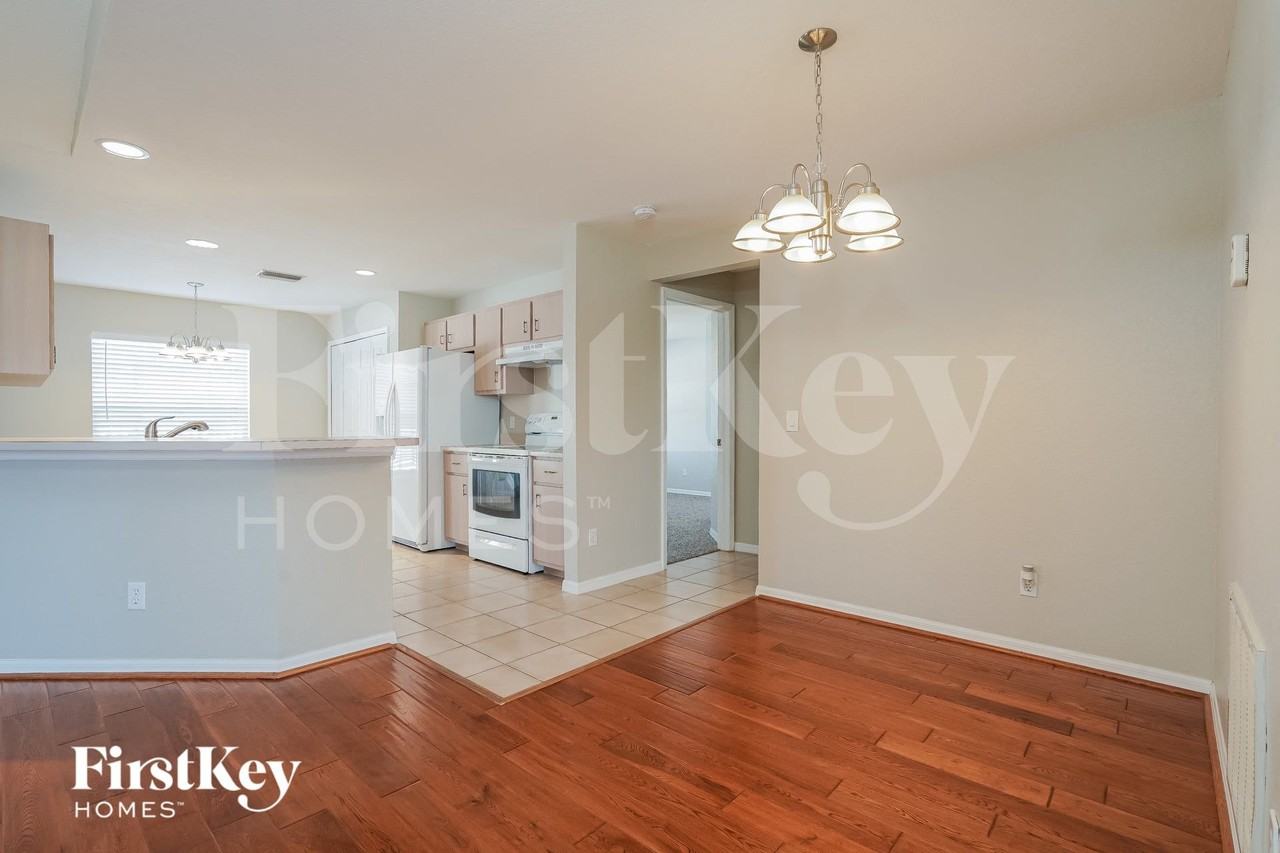 421 Se 19th St - Photo 4 of 15
