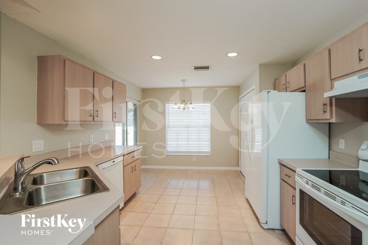 421 Se 19th St - Photo 5 of 15
