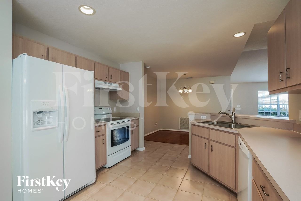 421 Se 19th St - Photo 6 of 15