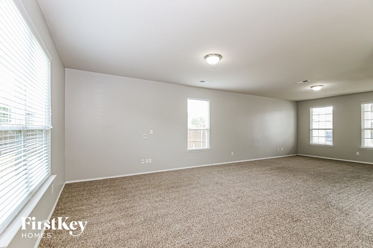 2209 Windsor Farms Dr - Photo 5 of 15