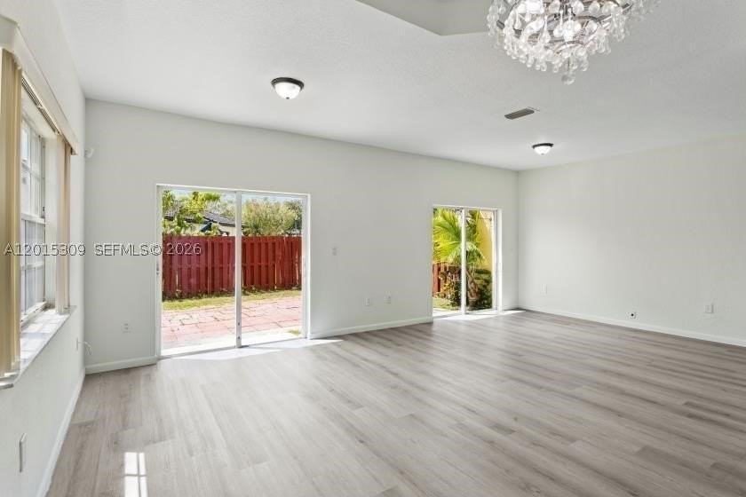 5090 Sw 136th Ave - Photo 5 of 41