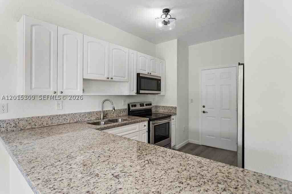 5090 Sw 136th Ave - Photo 7 of 41