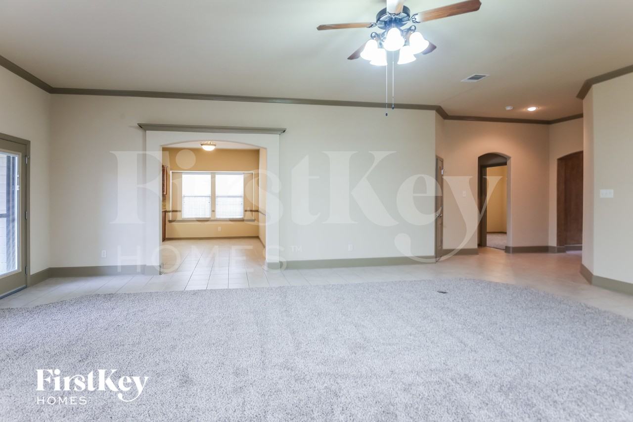 1740 Colorado Dr - Photo 3 of 15