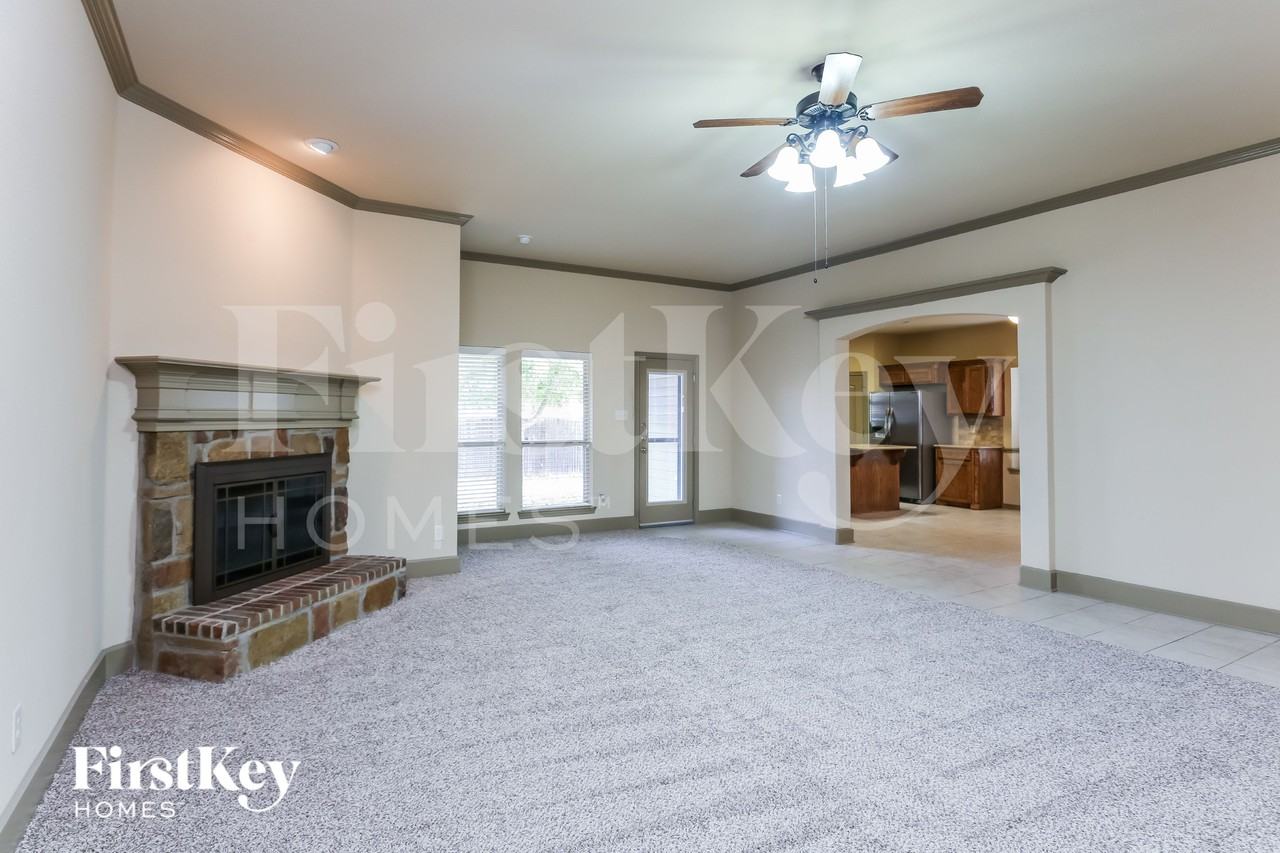 1740 Colorado Dr - Photo 4 of 15