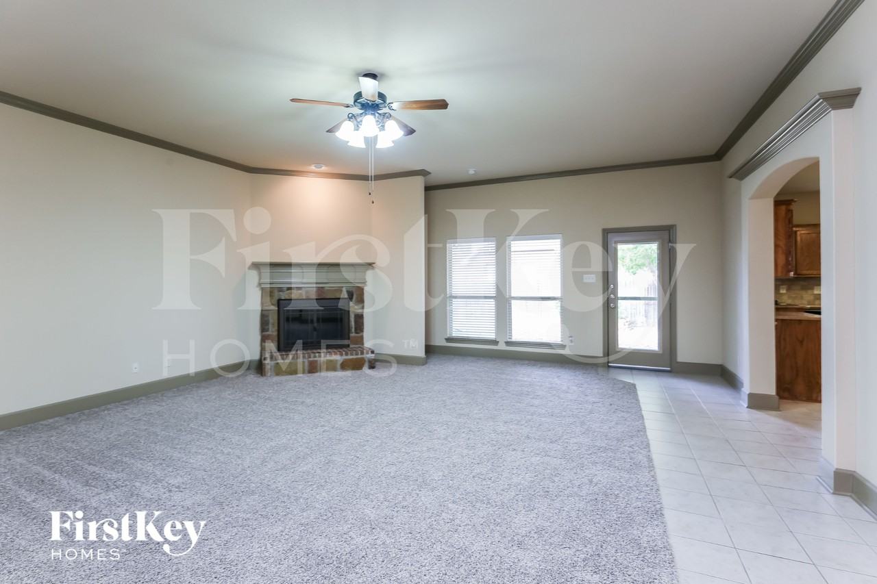 1740 Colorado Dr - Photo 5 of 15