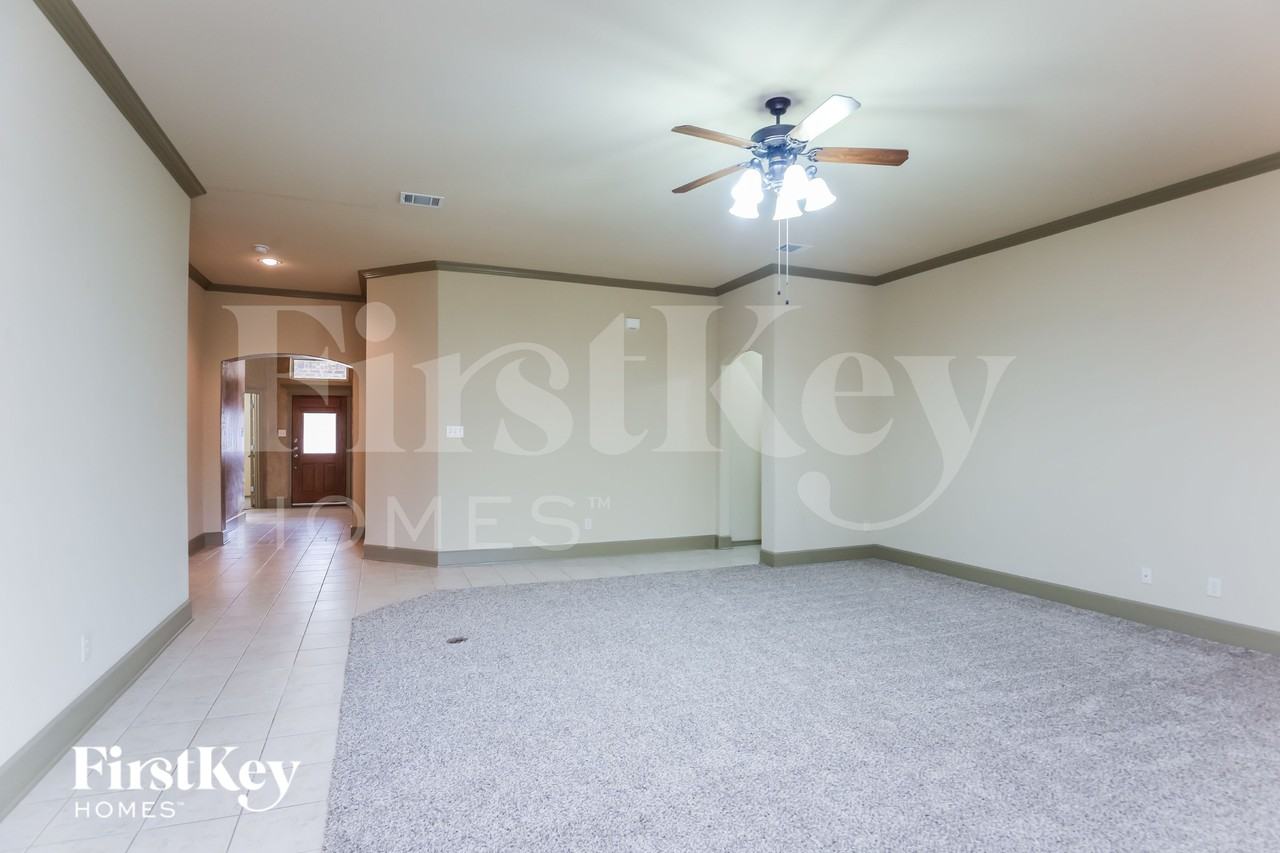 1740 Colorado Dr - Photo 6 of 15