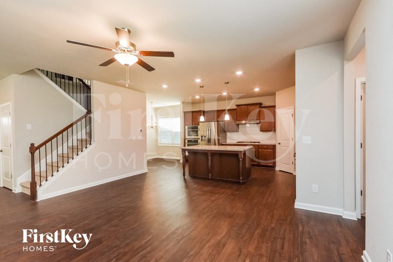 3508 Wheeler Ln - Photo 3 of 15
