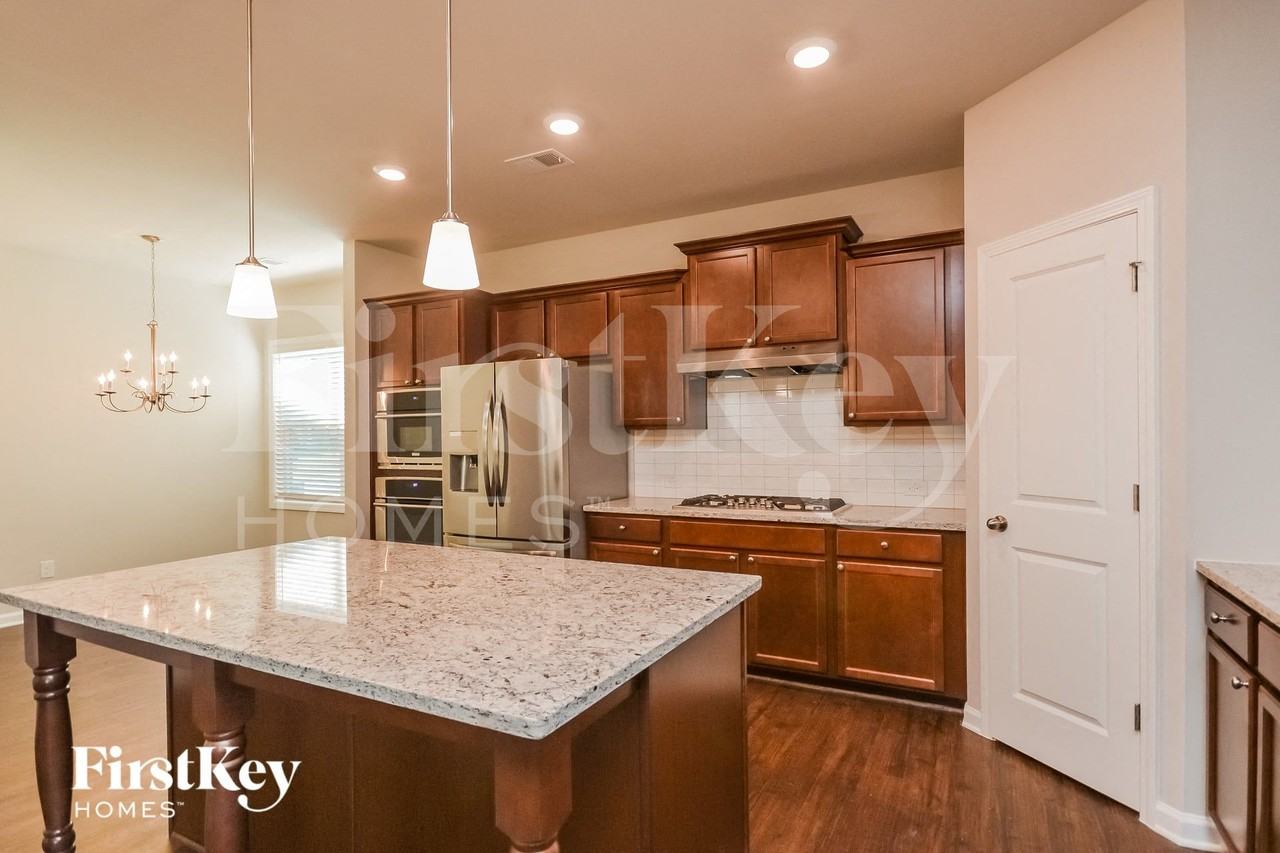 3508 Wheeler Ln - Photo 4 of 15