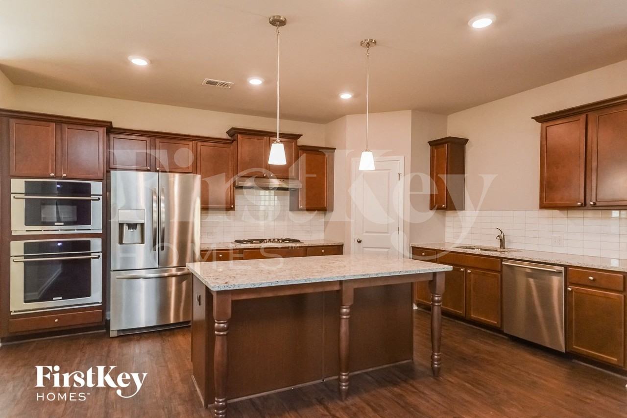 3508 Wheeler Ln - Photo 5 of 15