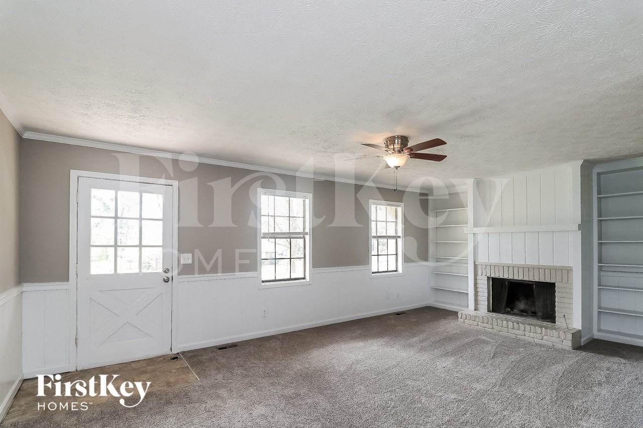 3762 Cambridge Dr Sw - Photo 4 of 15