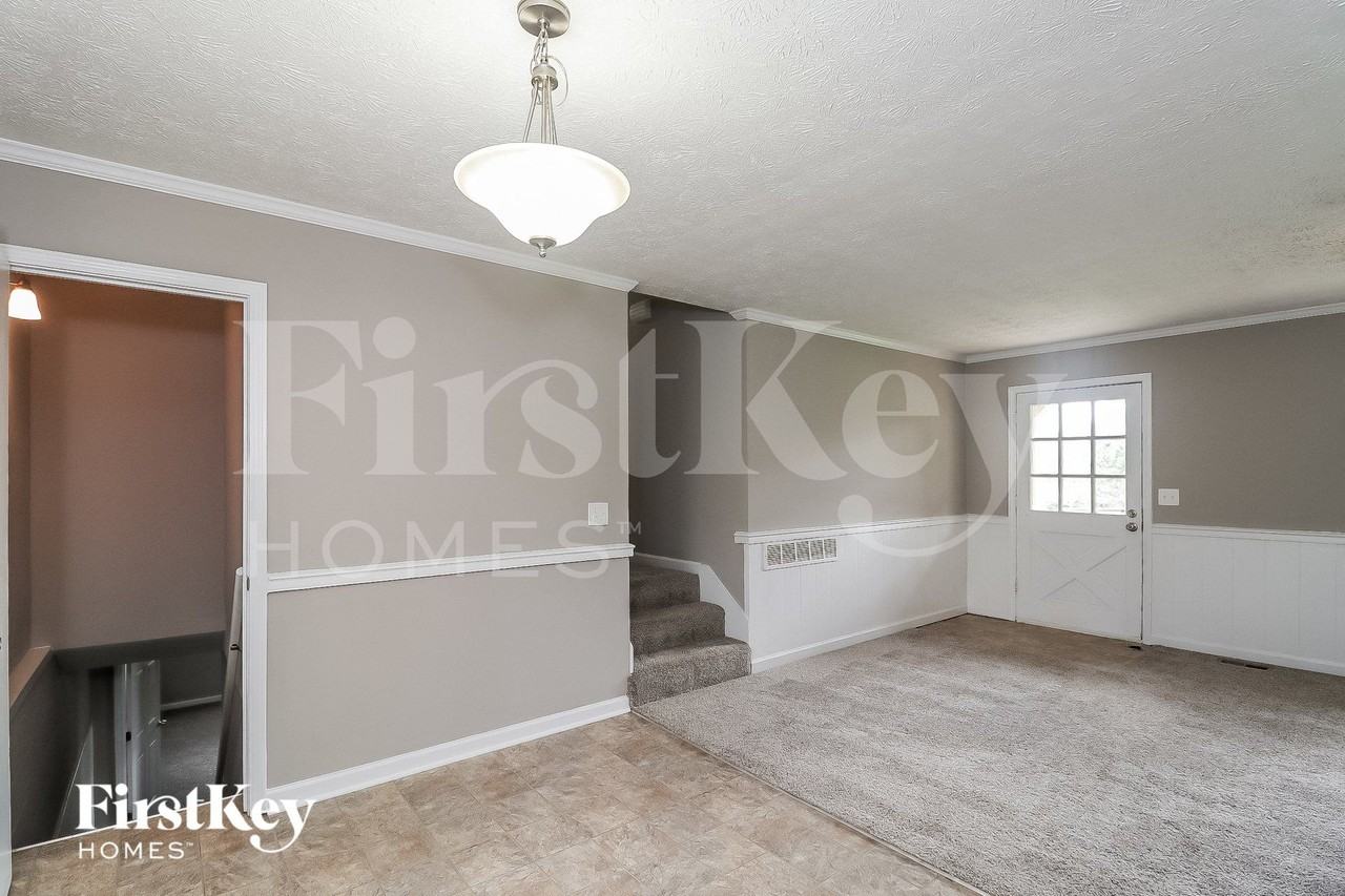 3762 Cambridge Dr Sw - Photo 5 of 15