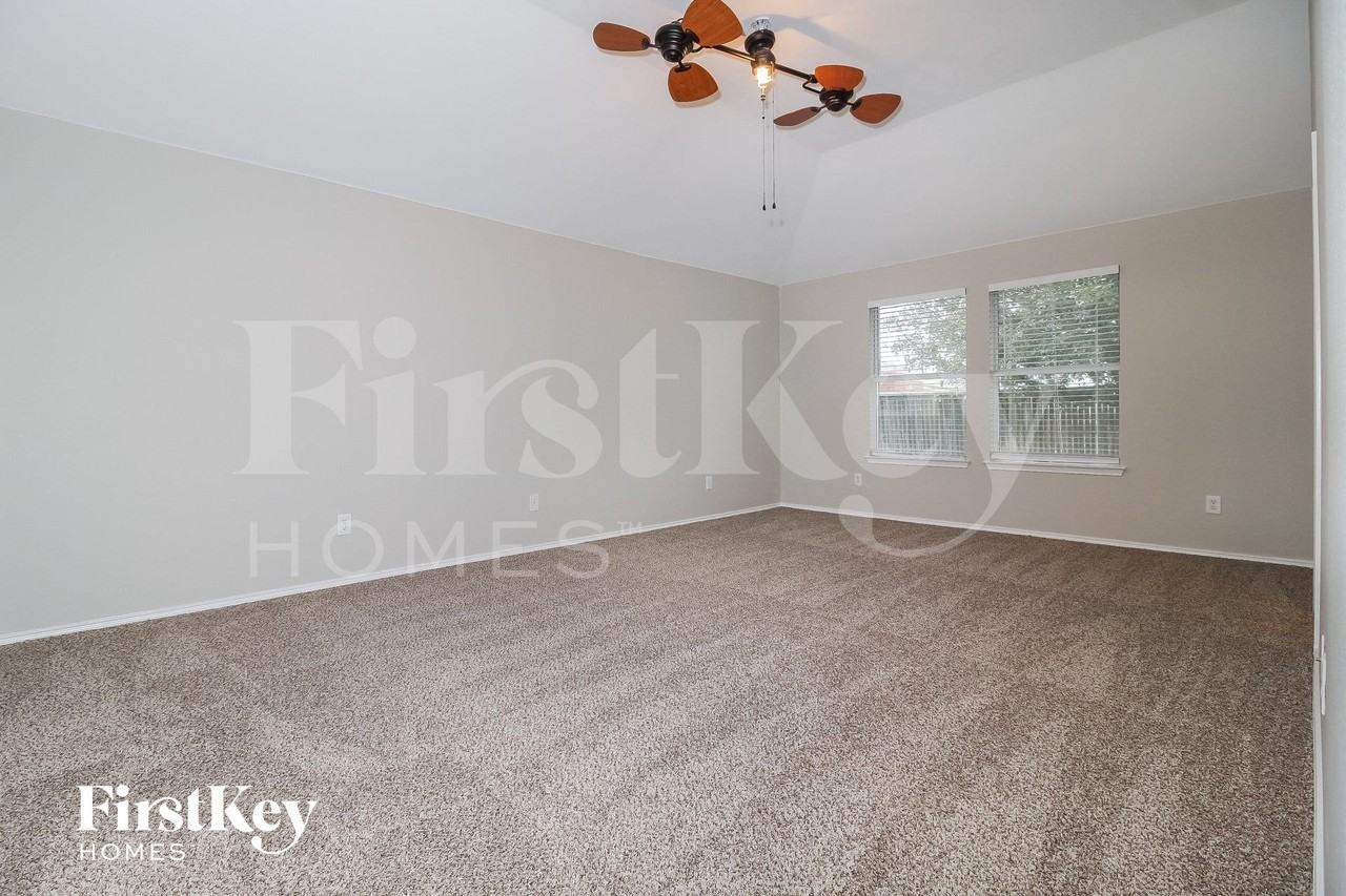 802 Hawthorne Rd - Photo 7 of 15