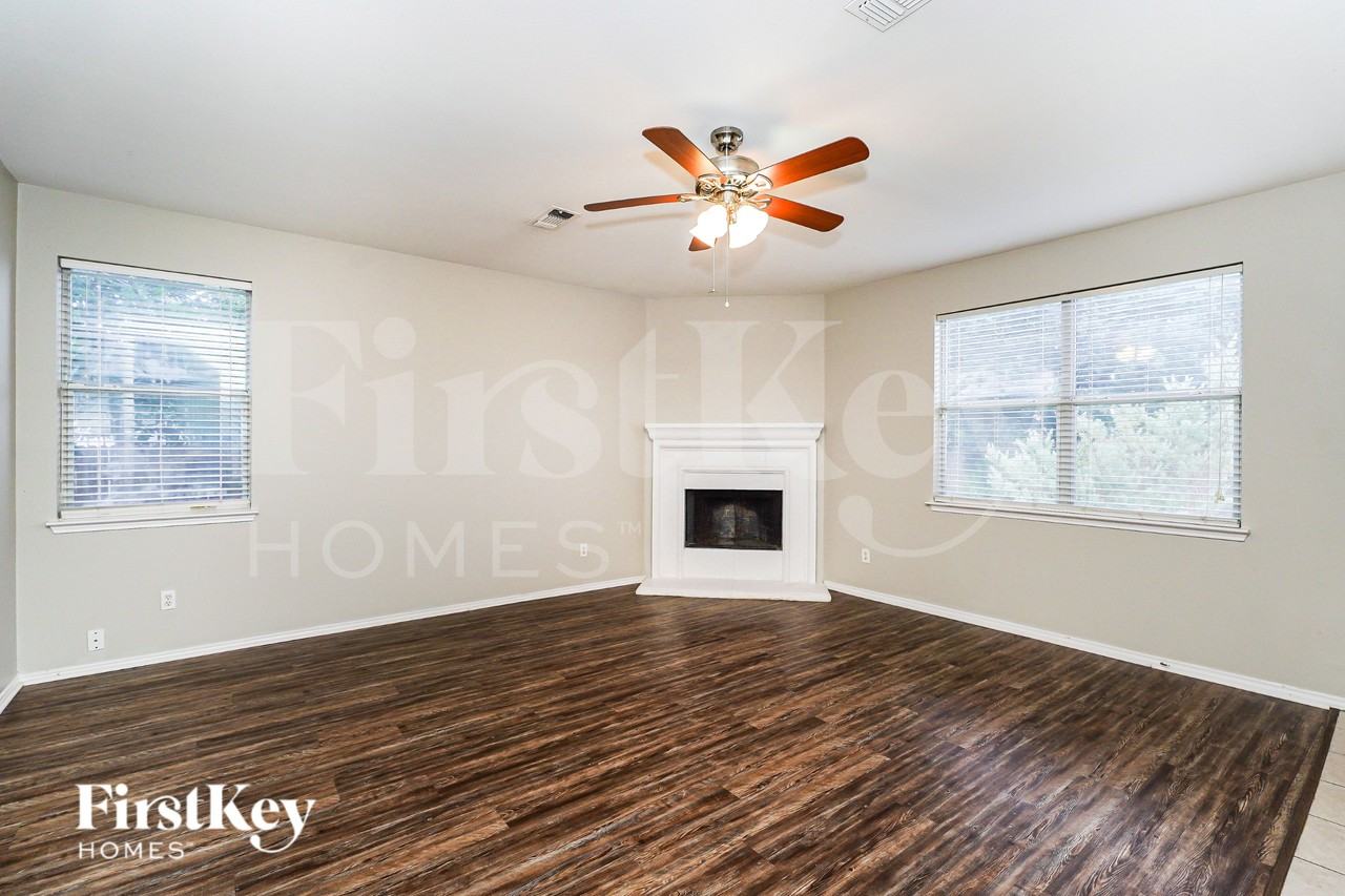 962 Heather St - Photo 2 of 19