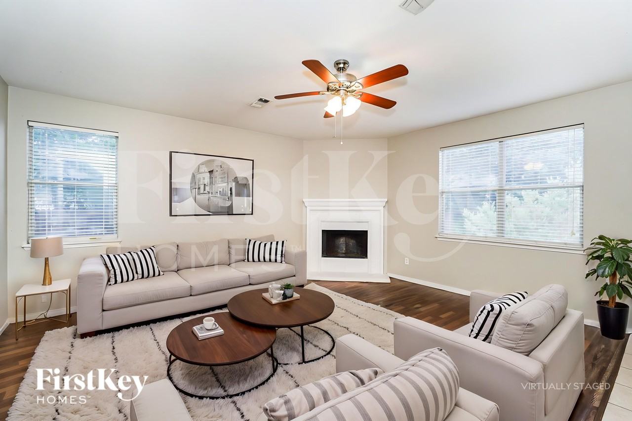 962 Heather St - Photo 3 of 19