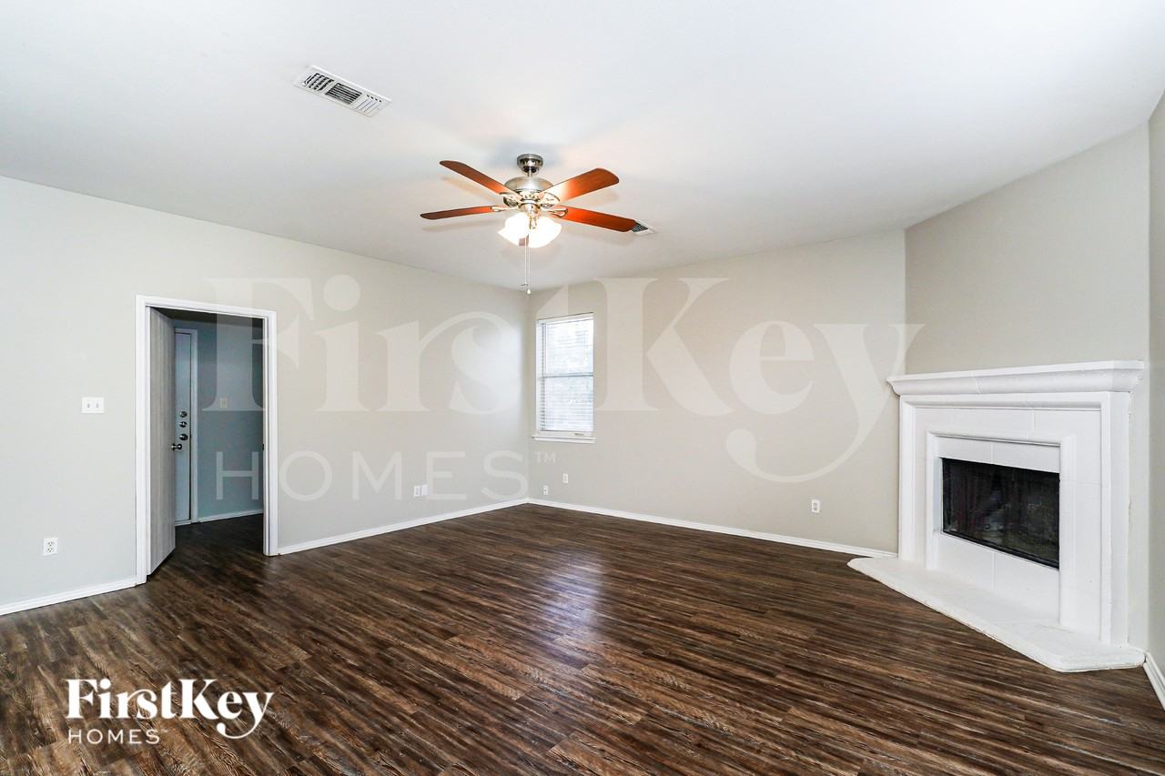 962 Heather St - Photo 4 of 19