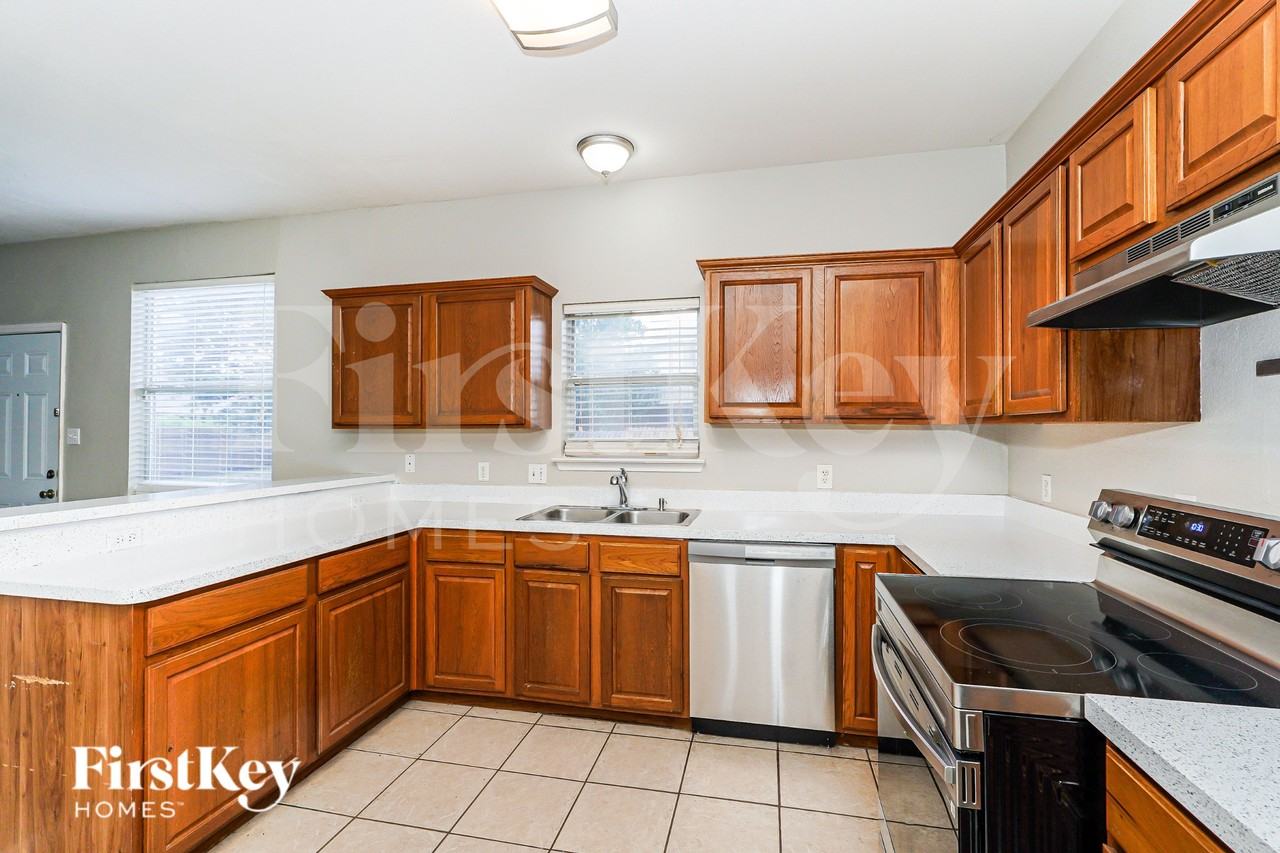 962 Heather St - Photo 7 of 19