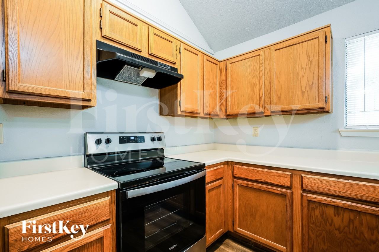 922 Ramblewood Dr - Photo 7 of 16