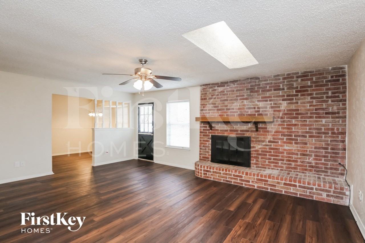 8513 Crestview Dr - Photo 4 of 15