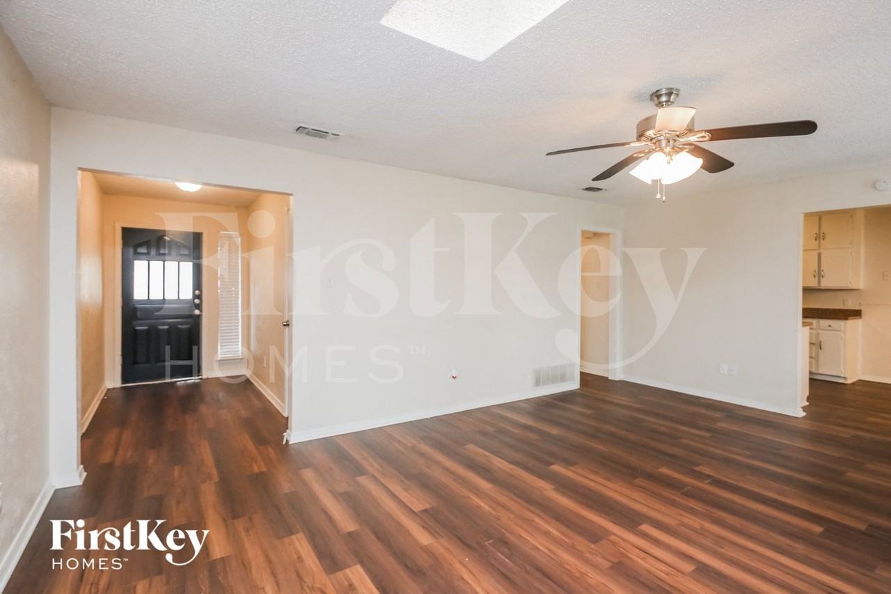 8513 Crestview Dr - Photo 5 of 15