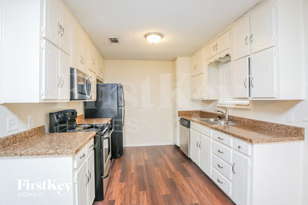 8513 Crestview Dr - Photo 6 of 15
