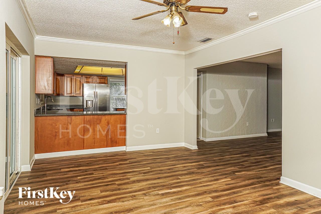 833 Wee Burn St - Photo 7 of 19